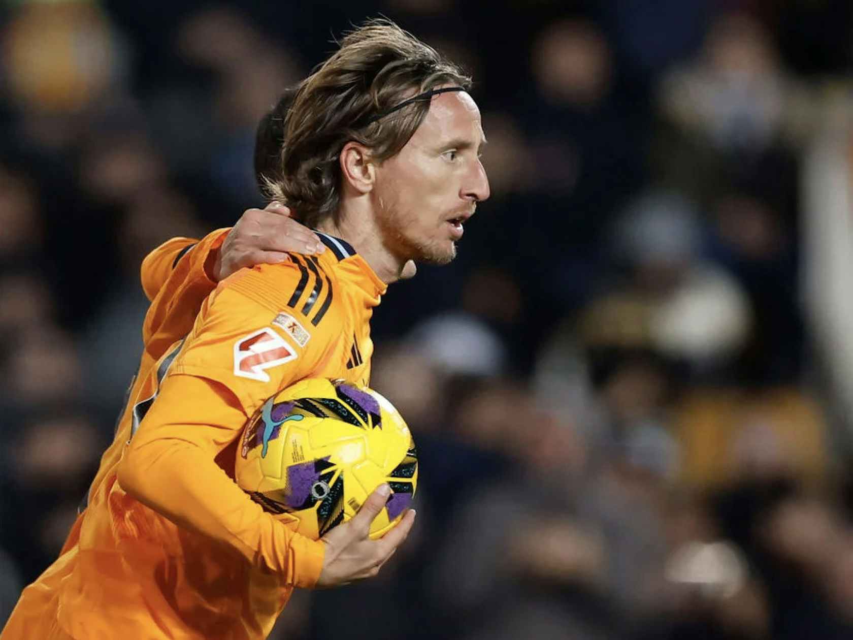 懂球帝2025年10月MVP候选出炉：凯哈姆入围，加布、门德斯在列